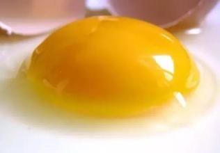 尿布皮炎怎么办：纱布浸敷蛋黄油
