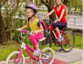 骑童车会引起孩子腿变形吗?